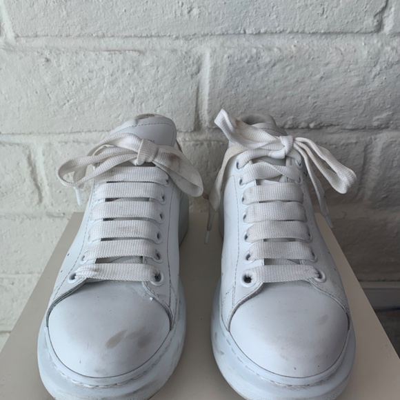 Sneakers - Picture 3 of 7